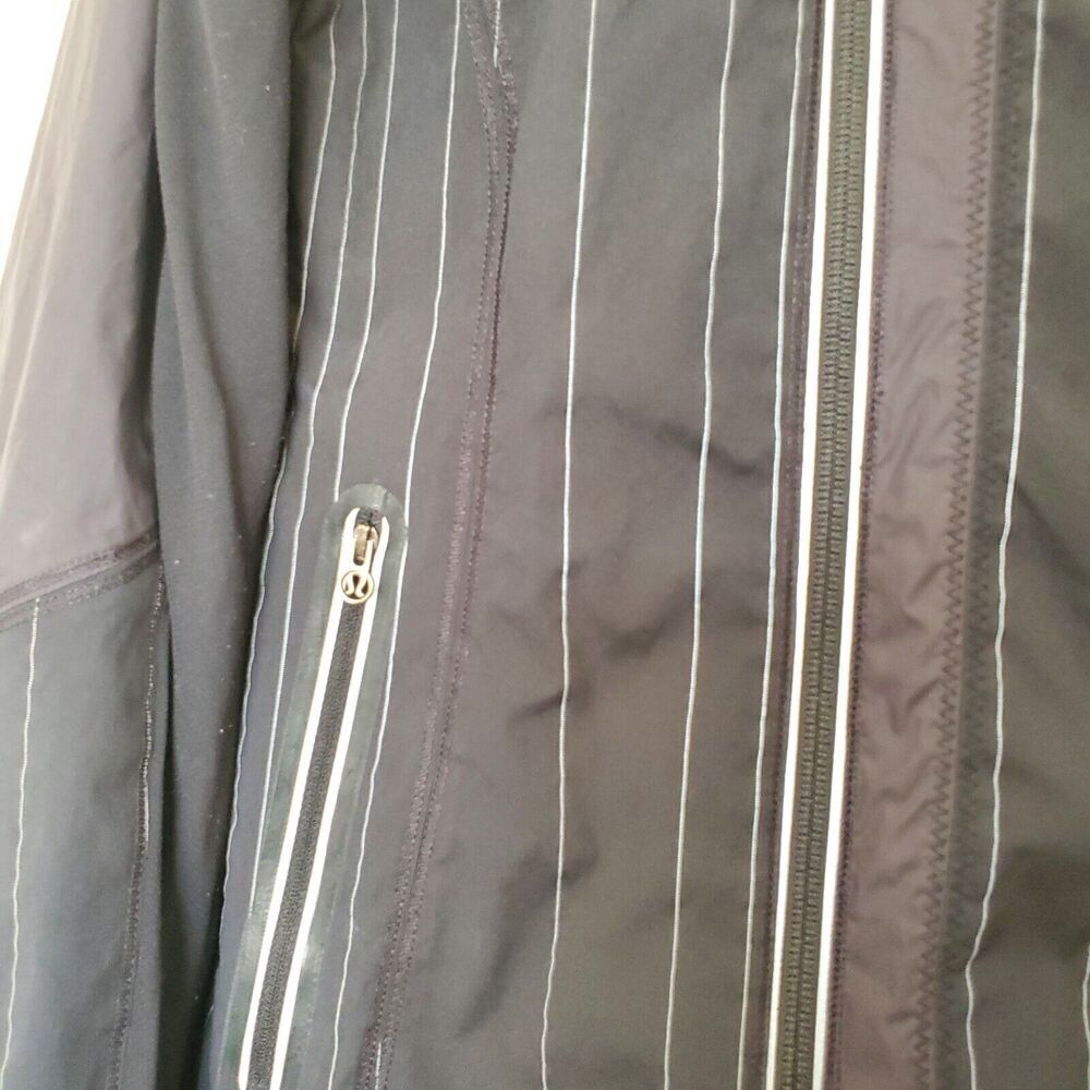 Lululemon Women's Run: Get Up And Glow Jacket Reflective 360 Black Sz 6 Full Zip - Picture 9 of 16